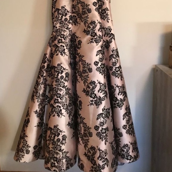 Windsor prom dress, 2 Days shipping 📦📬 - Picture 3 of 7